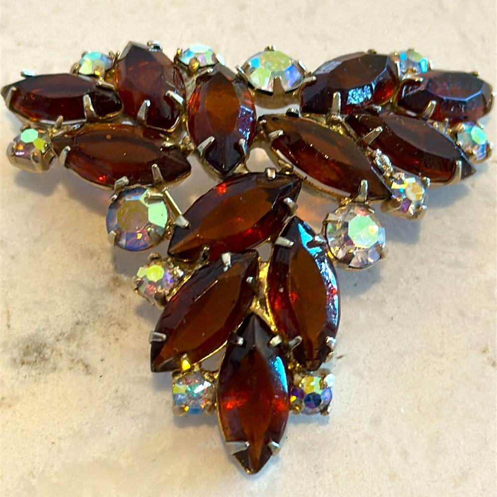 Vintage silver tone brown and aurora borealis rhinestone broach unmarked 766